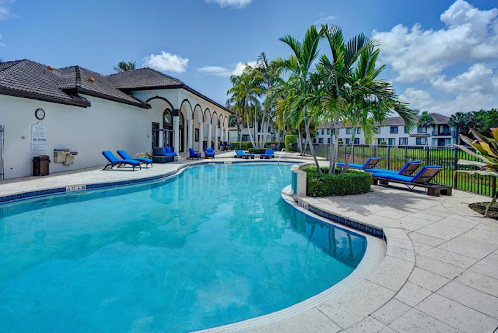 Newly Renovated Townhome With King Bed Delray Beach Exterior photo